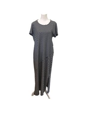Chico’s Size 2 (L) striped pullover maxi dress. Black and white short sleeve
